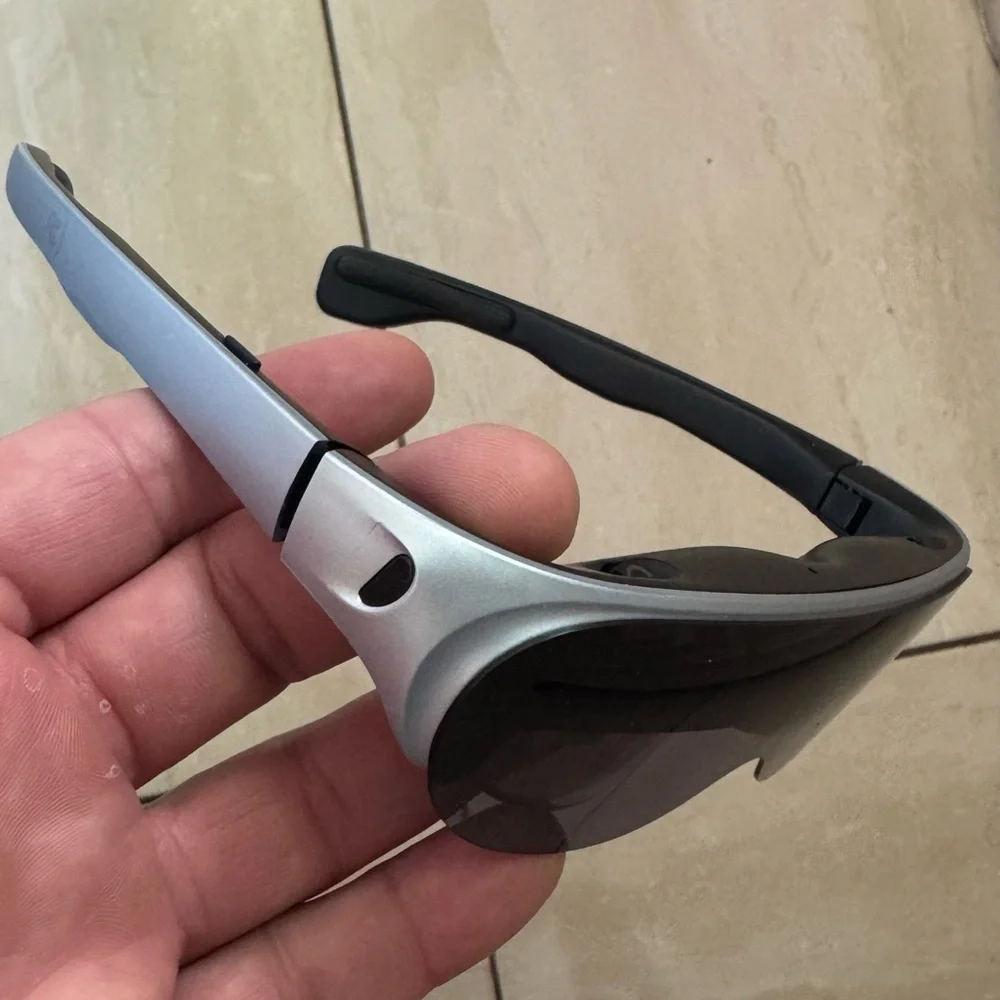 Virtual reality glasses